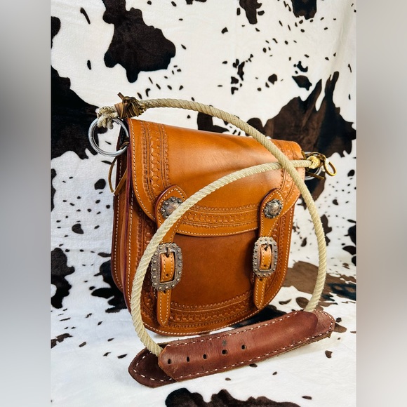 “Rope me up” is the name of this purse - Picture 3 of 4